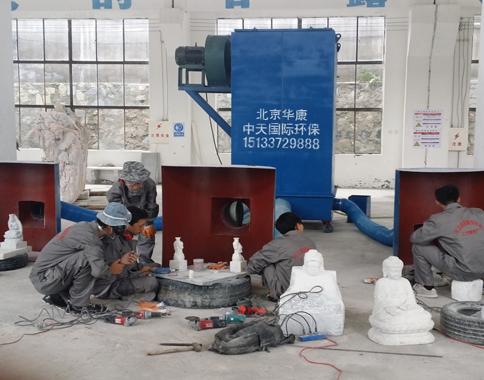 我公司為河北雕塑學(xué)校生產(chǎn)的<strong>移動(dòng)式除塵器</strong>9月份已經(jīng)測試成功！
